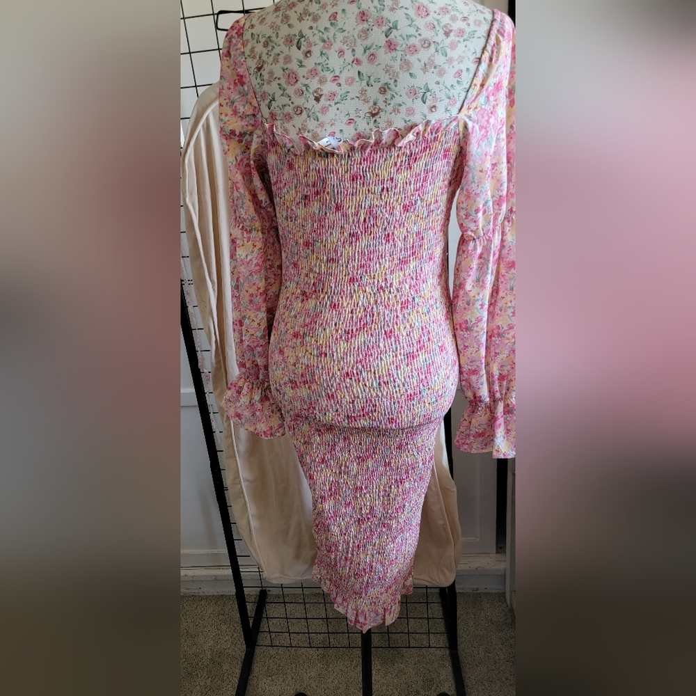 SNDYS Floral Pink Smocked Midi Dress with Puff Sleeves - Picture 7 of 9